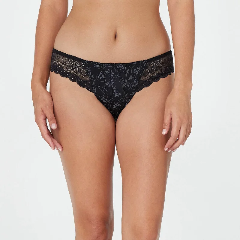 Women's low - rise briefs in a seamless design Yvette Bikini Brief