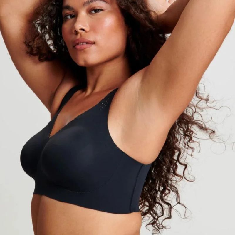 Non wired push up bras with silicone pads Evelyn & Bobbie Beyond Bra with Cutouts in Black Non wired push up bras with silicone pads Evelyn & Bobbie Beyond Bra with Cutouts in Black