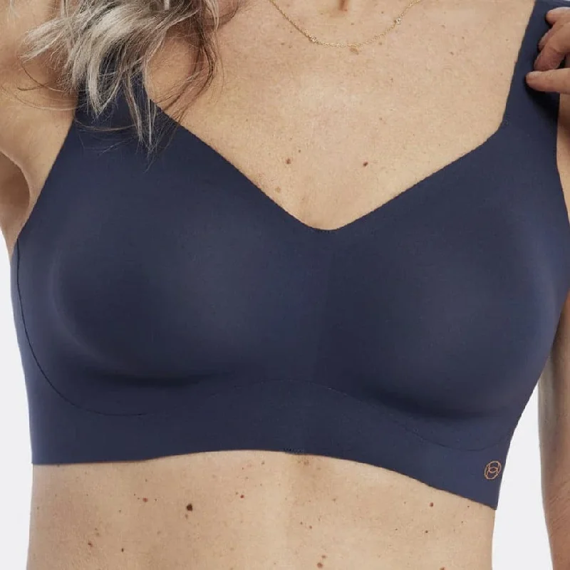 Non wired nursing bras with easy access Evelyn & Bobbie Beyond Bra in Midnight Navy Non wired nursing bras with easy access Evelyn & Bobbie Beyond Bra in Midnight Navy