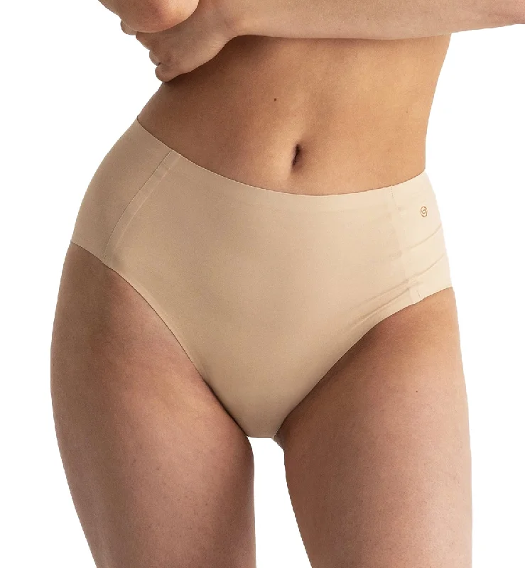 Metallic bikini briefs for a glamorous touch Evelyn & Bobbie High-Waisted Retro Bikini Panty (1704) - Sand Metallic bikini briefs for a glamorous touch Evelyn & Bobbie High-Waisted Retro Bikini Panty (1704) - Sand
