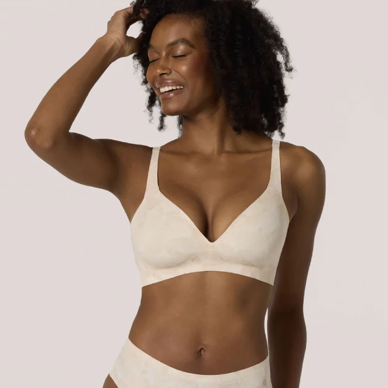 Non wired bralette with a bandeau style Evelyn & Bobbie Starlette Plunge Bra in Champagne Ginkgo Non wired bralette with a bandeau style Evelyn & Bobbie Starlette Plunge Bra in Champagne Ginkgo