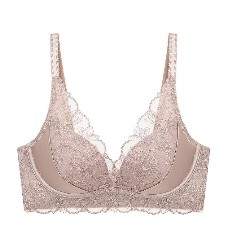 Strapless non wired bras with a smooth finish French Romance Non-Wired Push Up Deep V Bra Strapless non wired bras with a smooth finish French Romance Non-Wired Push Up Deep V Bra