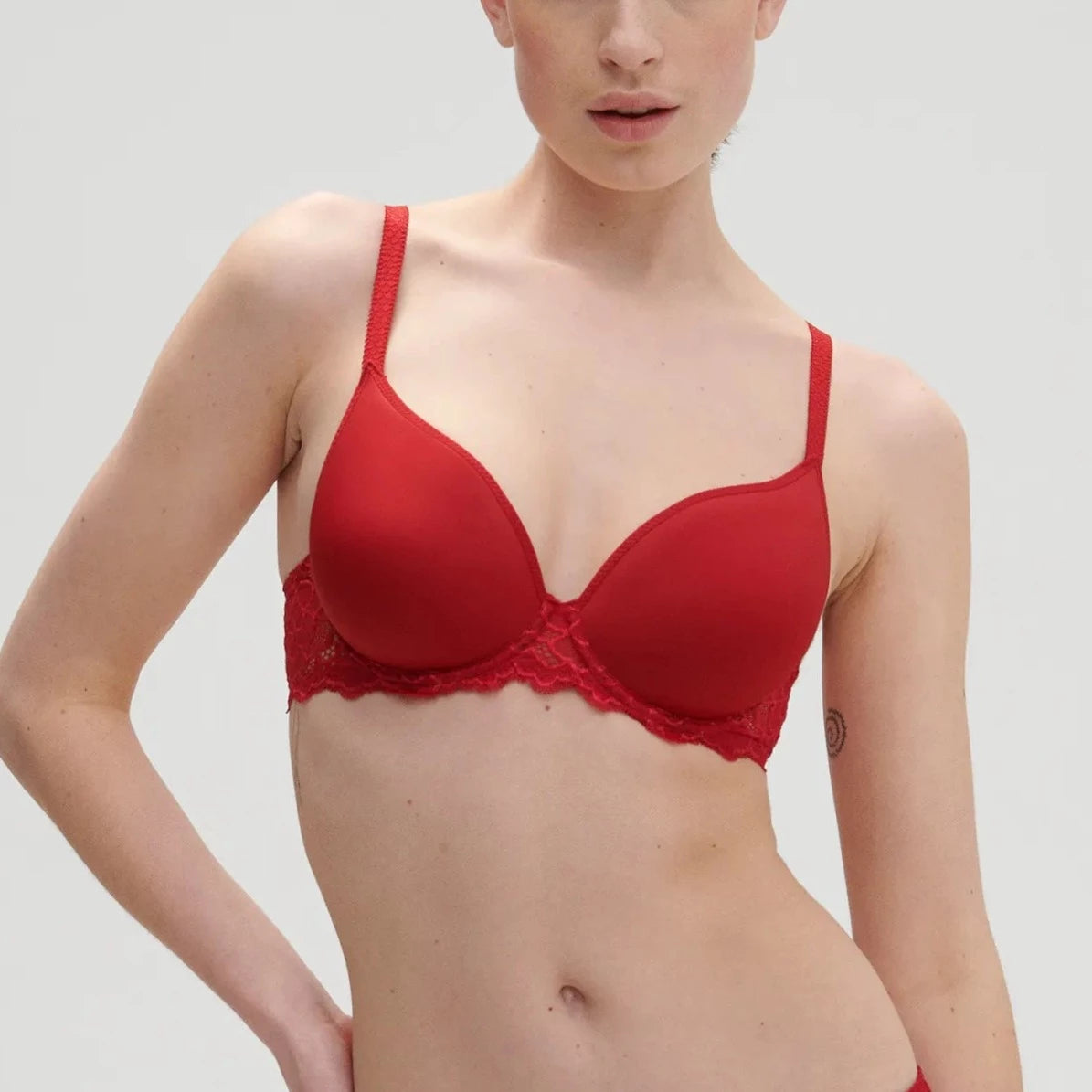 Bra with an anti - itch lining for added comfort Caresse 3D Spacer Plunge Bra In Rouge Tango - Simone Perele Bra with an anti - itch lining for added comfort Caresse 3D Spacer Plunge Bra In Rouge Tango - Simone Perele