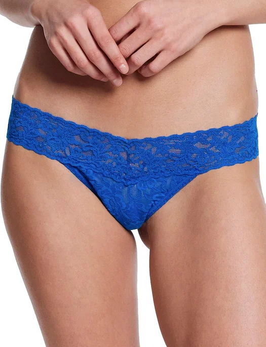 Shaper for a photoshoot to achieve a perfect body shape Hanky Panky Signature Lace Low Rise Thong Shaper for a photoshoot to achieve a perfect body shape Hanky Panky Signature Lace Low Rise Thong