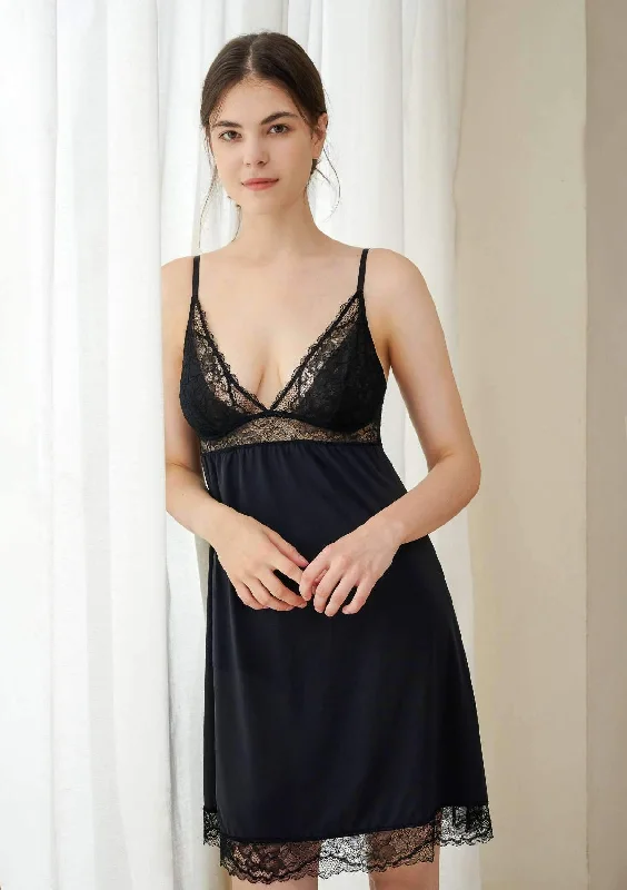 Bra with a bandeau style for a strapless and sleek look​ MOMSHIP Sexy Lace Chemise