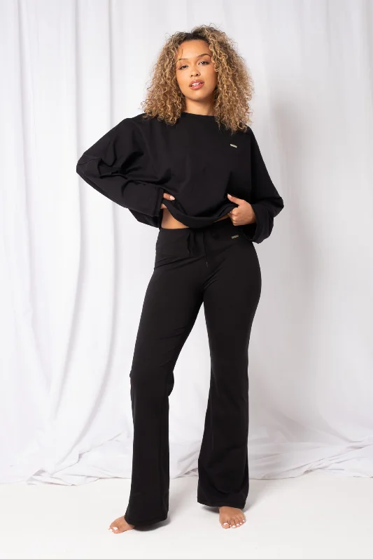 Bra with adjustable hooks for a customized fit Oversized Long Sleeve Longline Top Matte Black Bra with adjustable hooks for a customized fit Oversized Long Sleeve Longline Top Matte Black