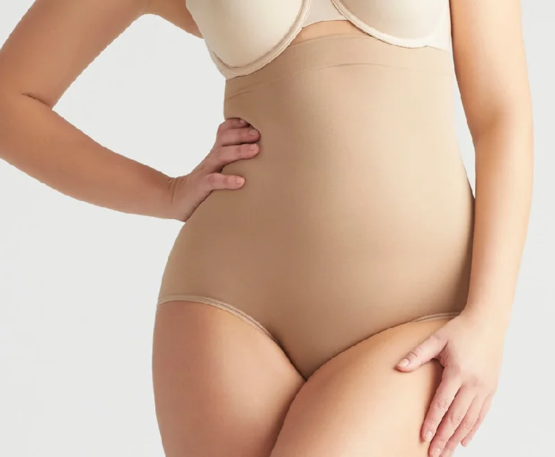 Shaper with a silicone grip to prevent slipping Yummie Shapewear Seamless Solutions Basic Colors High Waist Brief YT5-342 Shaper with a silicone grip to prevent slipping Yummie Shapewear Seamless Solutions Basic Colors High Waist Brief YT5-342