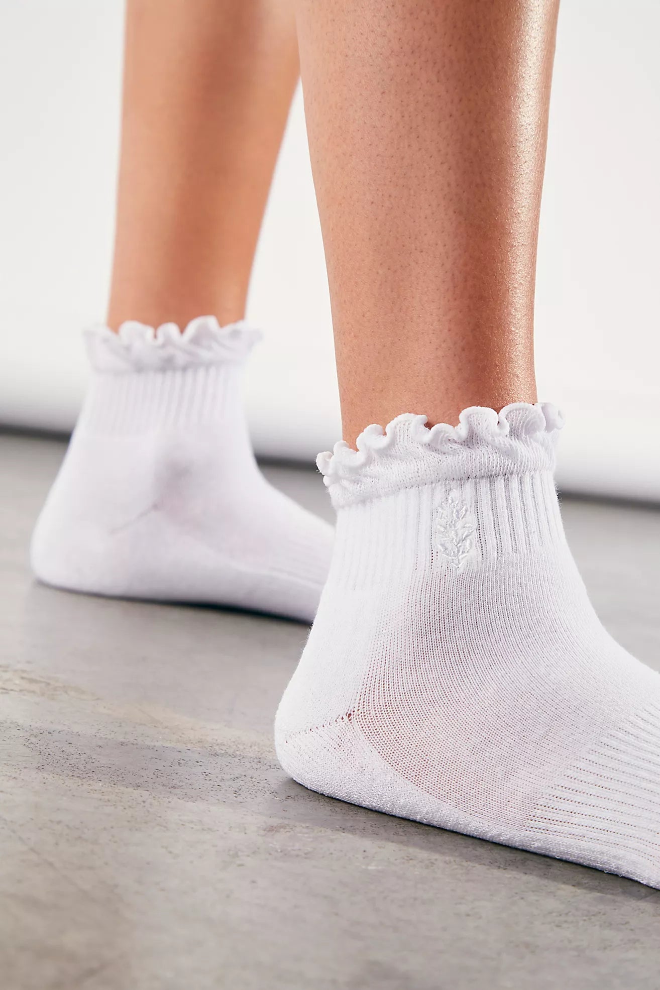 Striped Sock Slippers in Classic Combinations Movement Classic Ruffle Socks | White Striped Sock Slippers in Classic Combinations Movement Classic Ruffle Socks | White